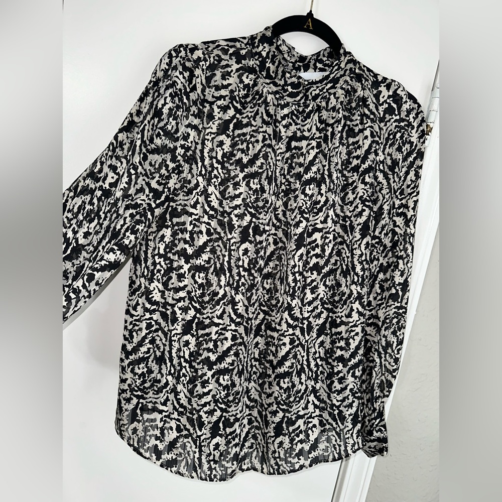 H&M print Blouse- perfect for an office job.